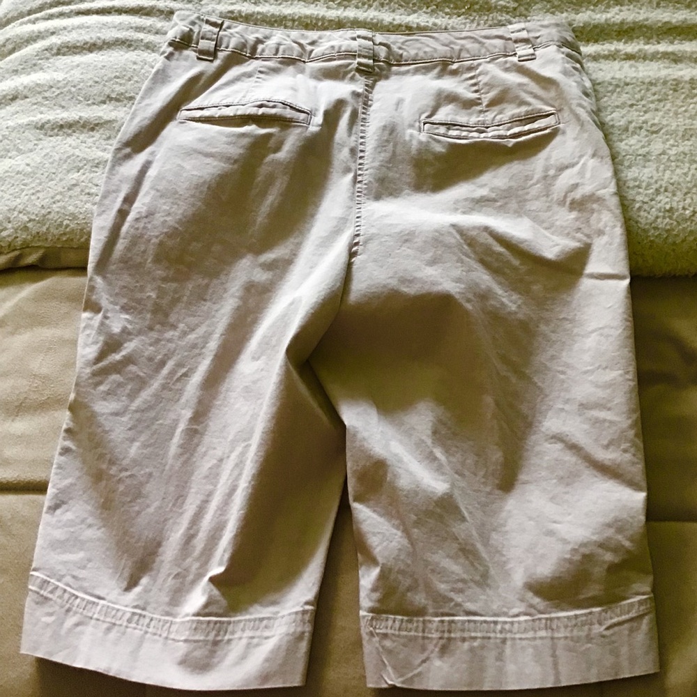 Kim Rogers long shorts size 10 Bermuda style beige pockets💋.  Match ever
